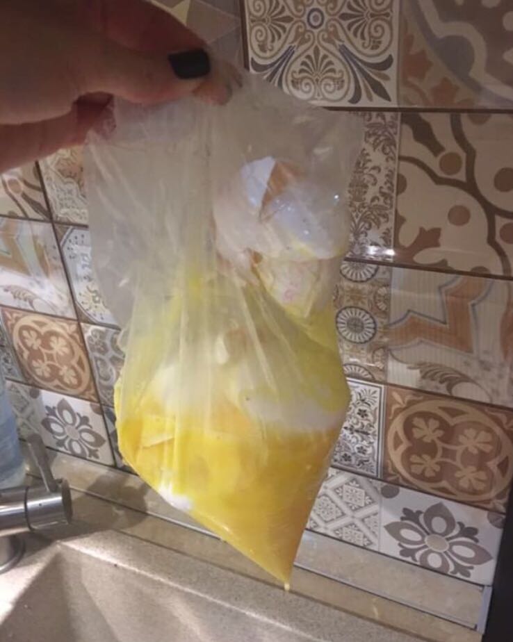 ребенка отправили купить десяток яиц куриных...