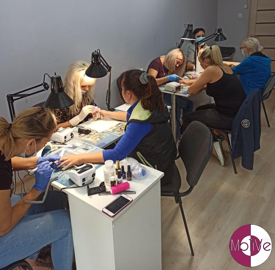 Групповое обучение маникюру в Ангарске