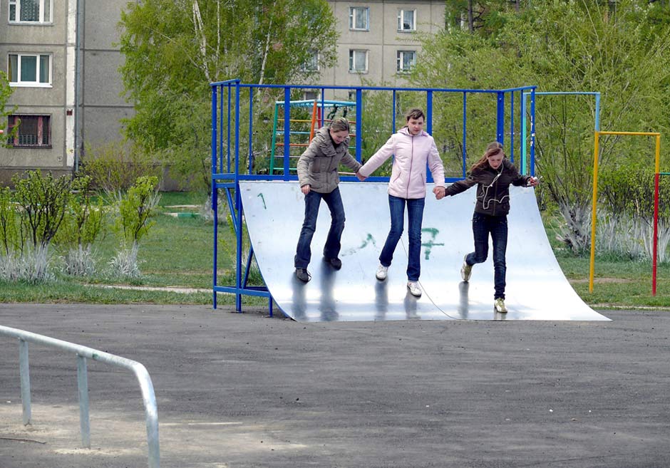 Роллеры и скейтбордисты, переезжайте с Карла Маркса в 17-й микрорайон!