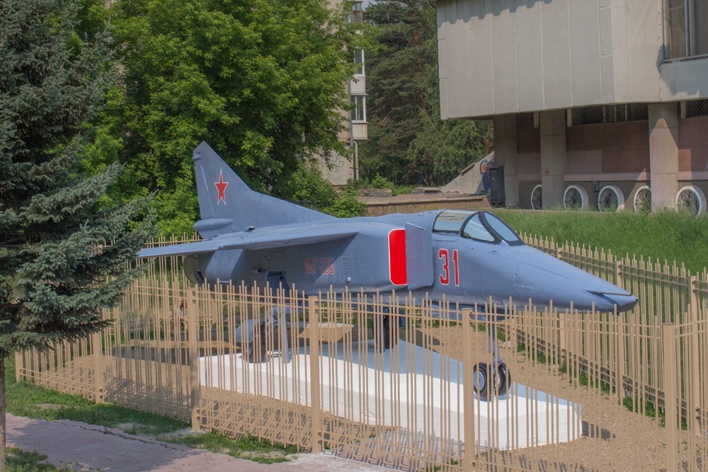 Самолет МиГ-23Б