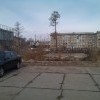 Справа от строящегося торгового центра подготовлен фундамент Справа от строящегося торгового центра подготовлен фундамент