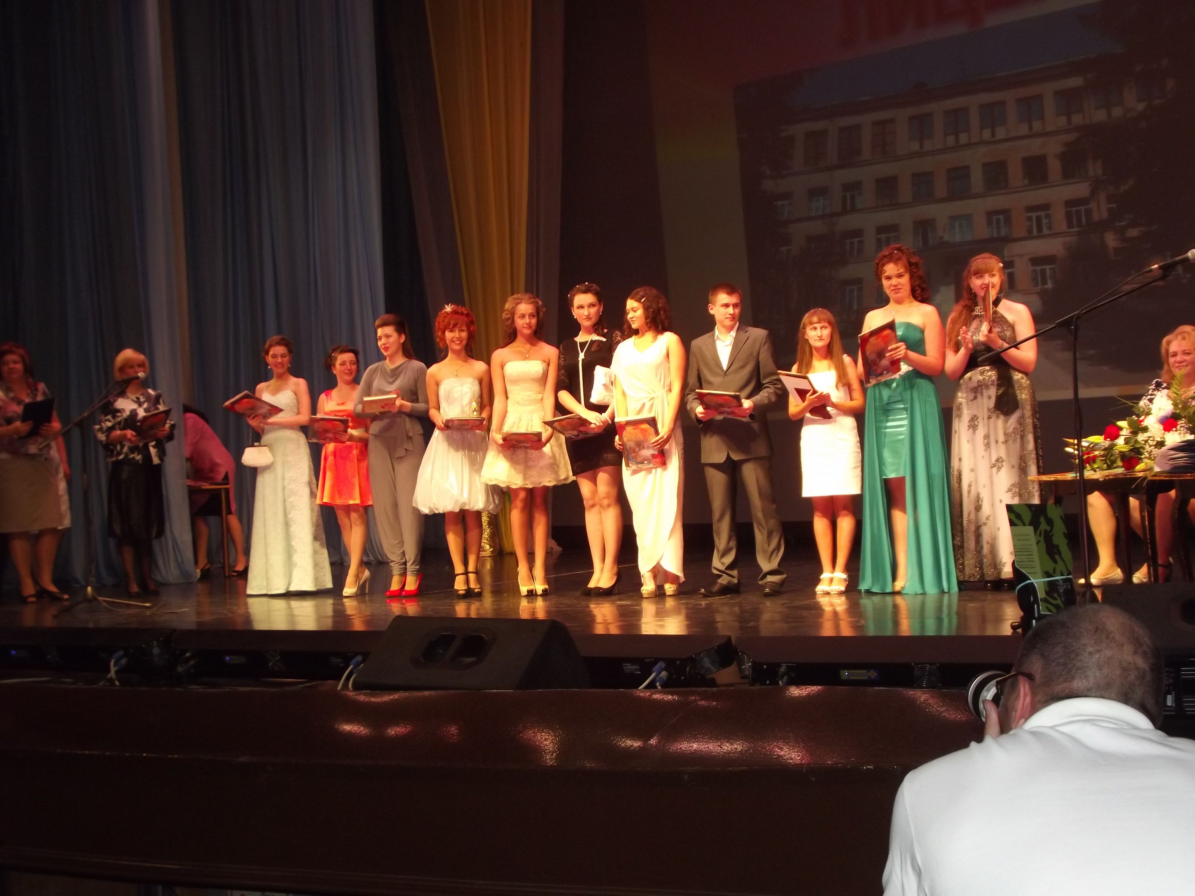 Медалисты лицея № 2 - одиннадцать выпускников из 131-го!