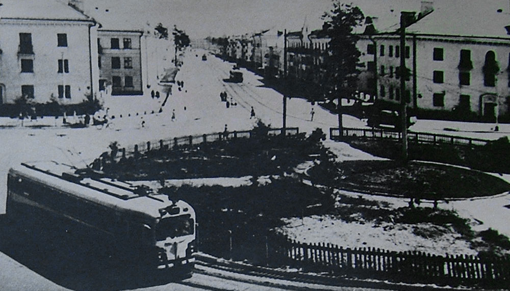 пересечение улиц Иркутской и О.Кошевого 1950-ые годы пересечение улиц Иркутской и О.Кошевого 1950-ые годы