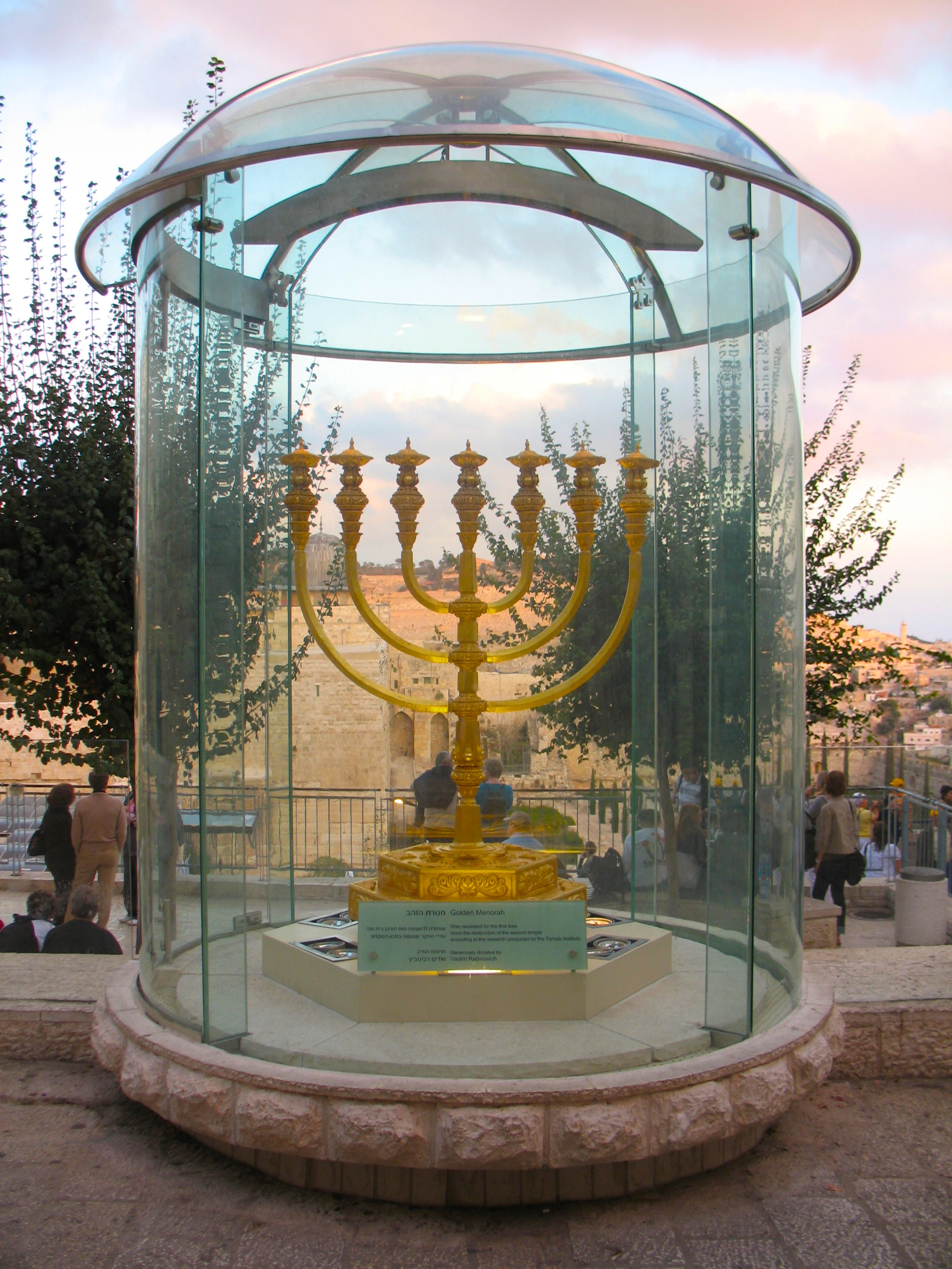 Золотая Минора Рабиновича в Иерусалиме.