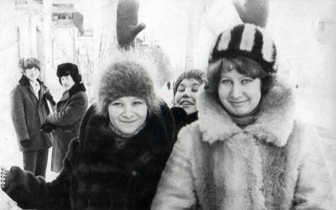 1977 Ангарск, с девочками из группы 14 КИП ТУ-4