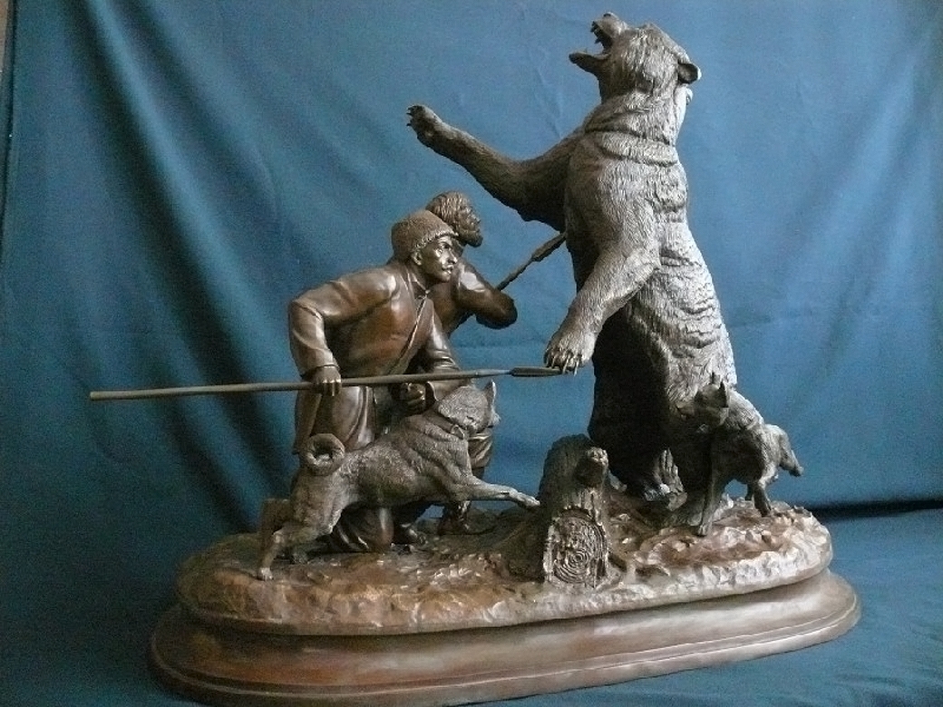 Проект памятника "Губернатор Иркутской области спасает жителей Нижнеудинского района от медведя-шатуна"