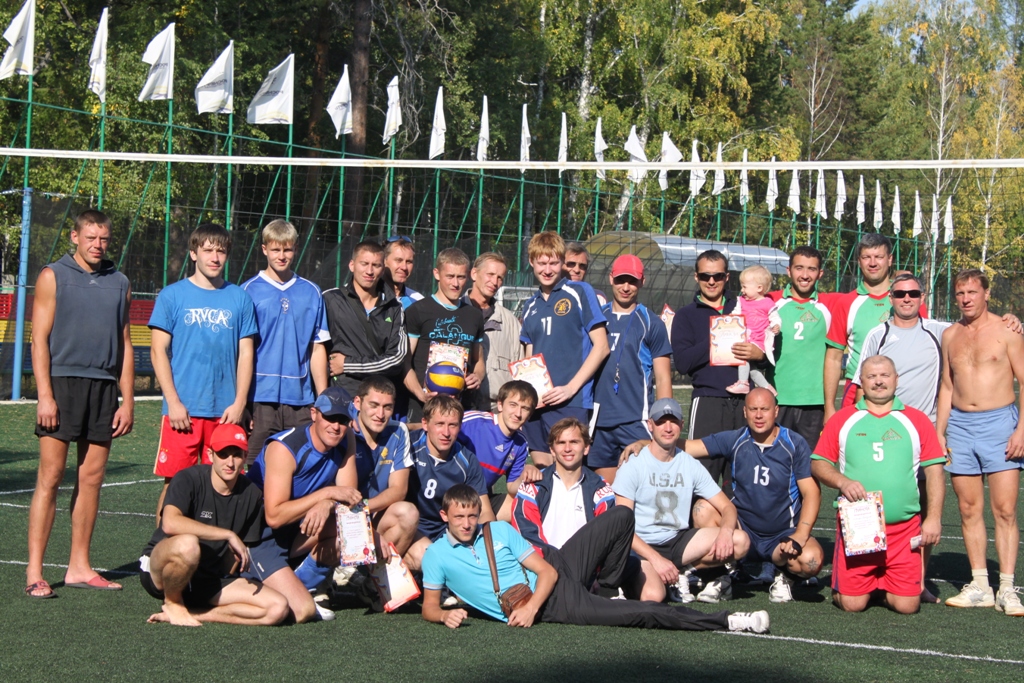 Участники 1-го турнира по парковому волейболу г. Ангарск 10.09.11 г.