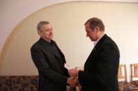 Момент вручения удостоверения Момент вручения удостоверения