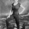 Акция Аннет Келлерман за право женщин носить облегающий купальник в 1907 году. Тогда ее арестовали за непристойность. Акция Аннет Келлерман за право женщин носить облегающий купальник в 1907 году. Тогда ее арестовали за непристойность.