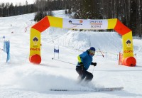 На крутых виражах