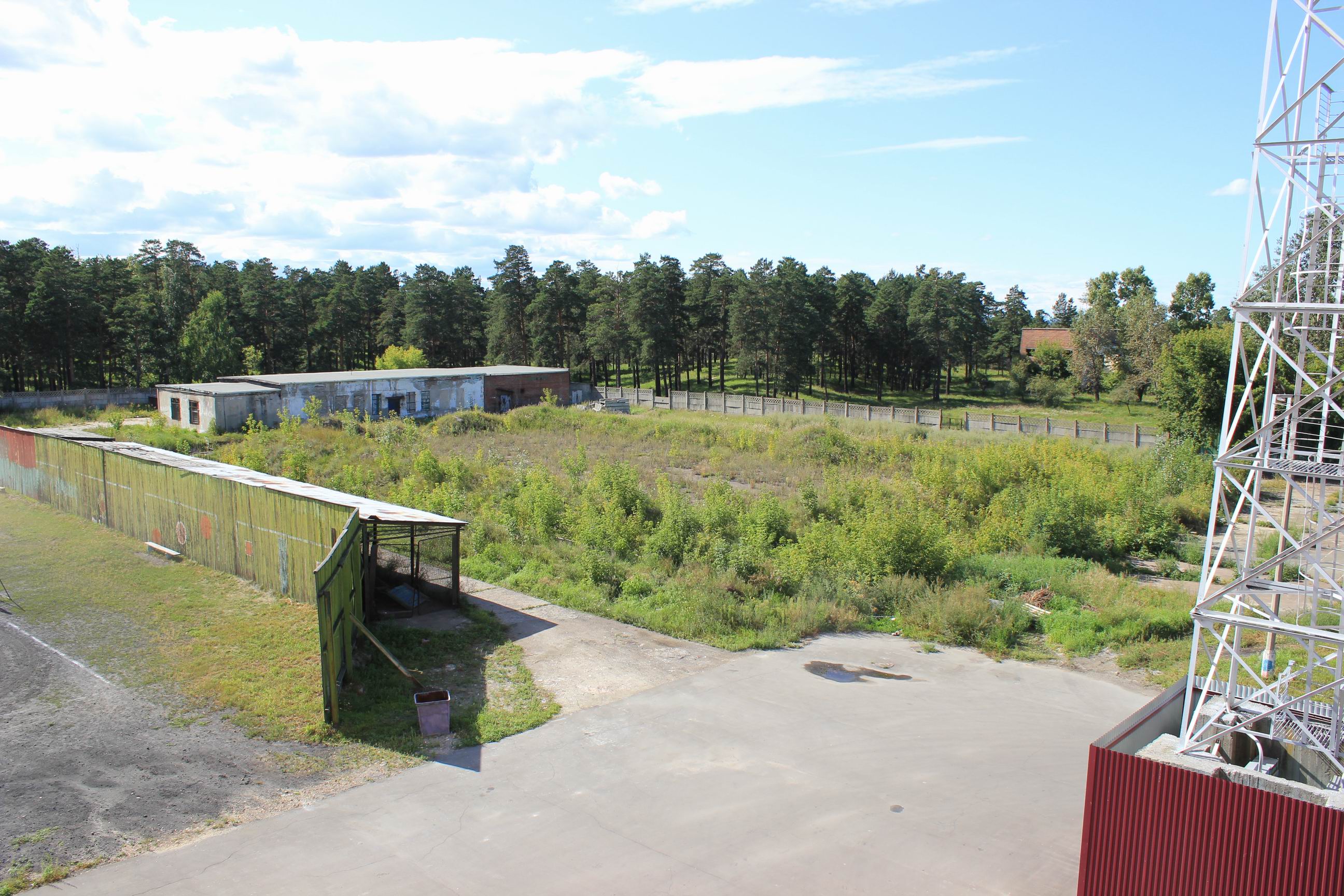 05. Площадка под хоккейную коробку. Теперь просто пустырь. Никому нет дела!