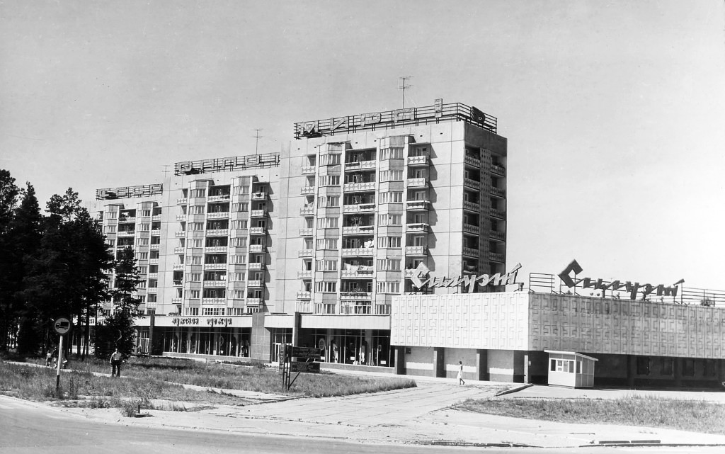1980-е 177 квартал. Магазин Силуэт)))