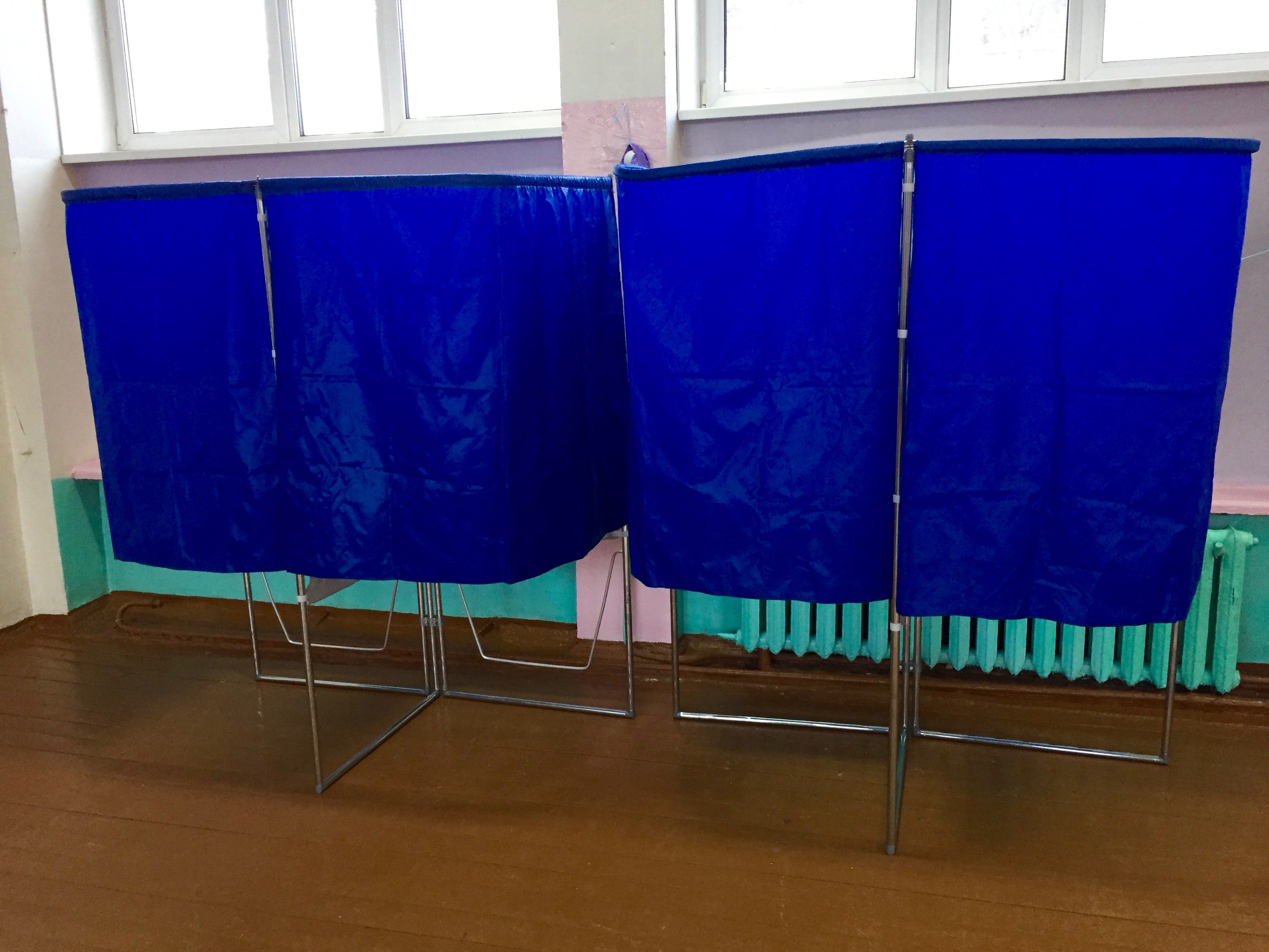 Кабинки для выбора своего будущего.