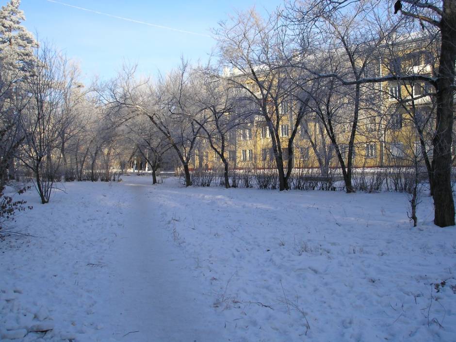 210 квартал - напротив квартал Б