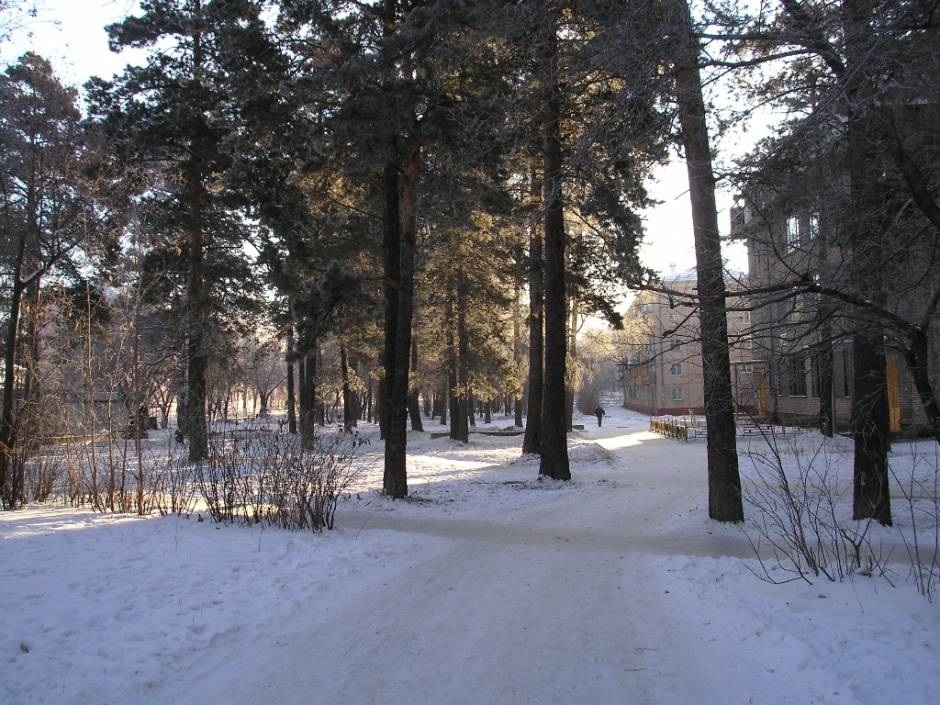 210 квартал - справа Музыкальная Школа №2