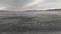 вчера тут был зеркальный лед, ветром его поломало