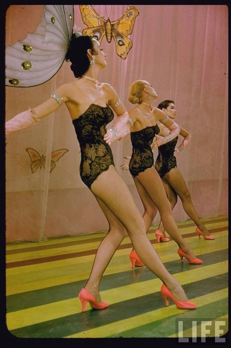 Очередная абнажонка 50-80х)))))