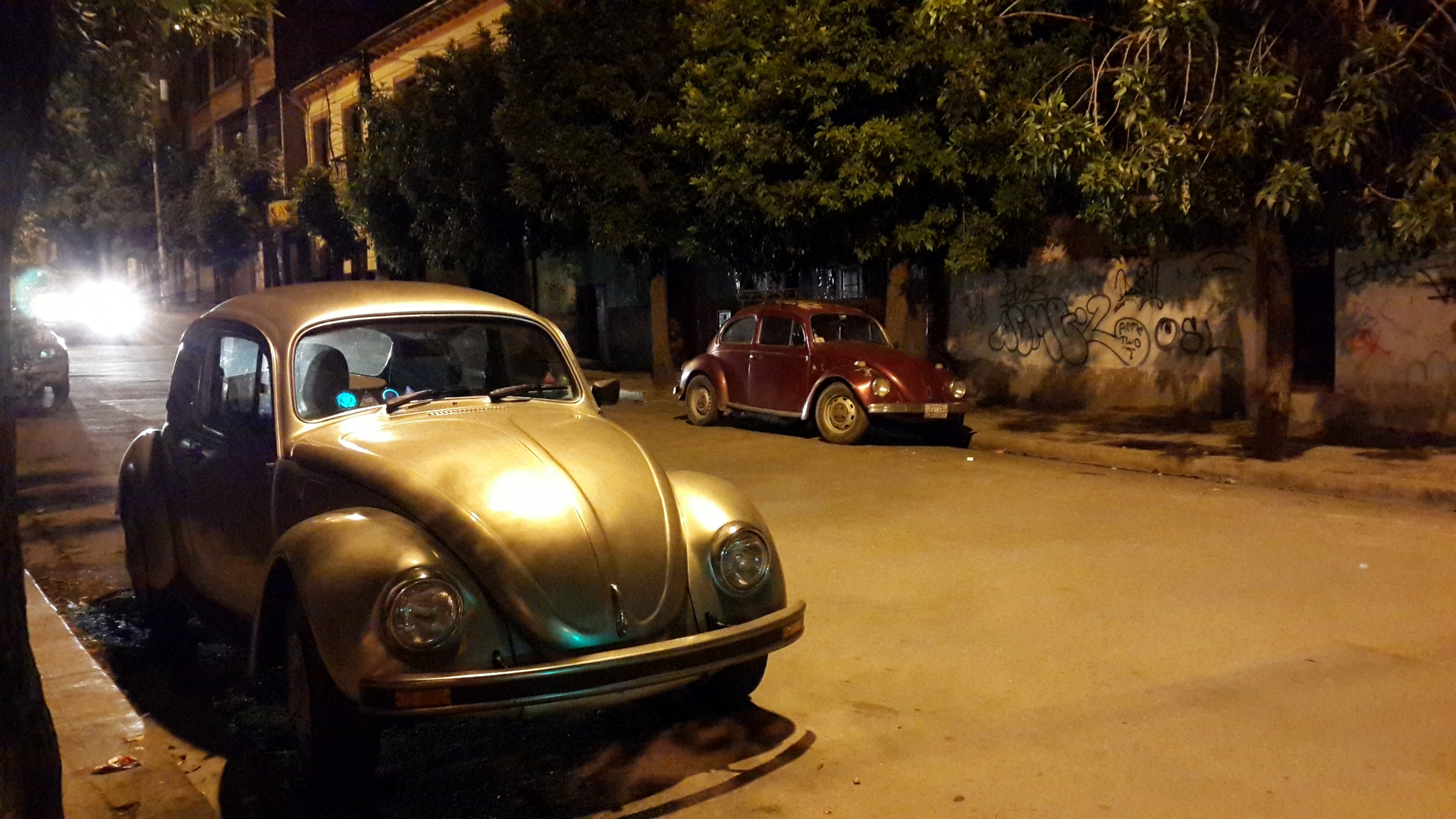 Жуки - популярные авто на улицах Ла-Пас