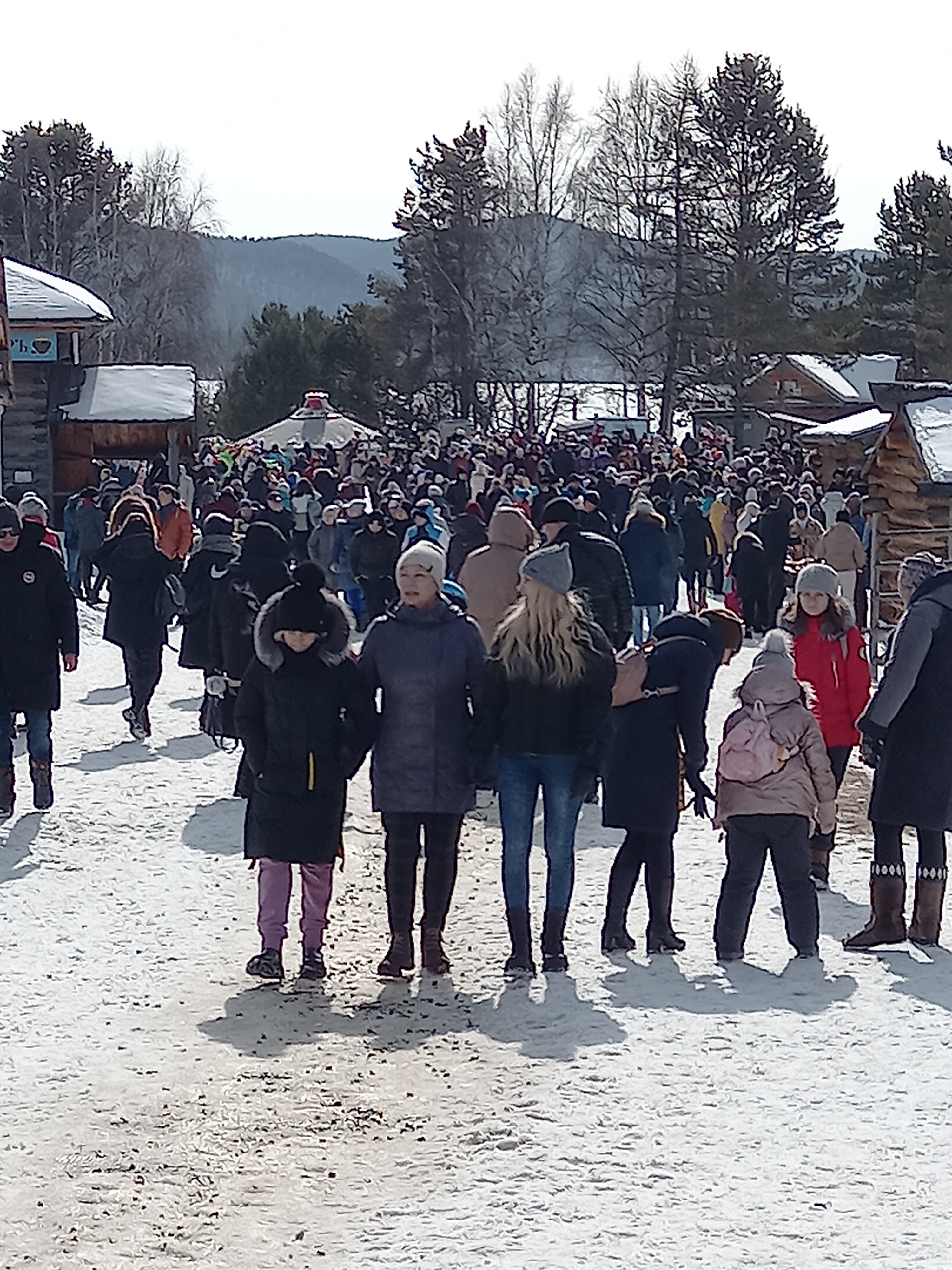 Масленица пришёл!!! Народу......