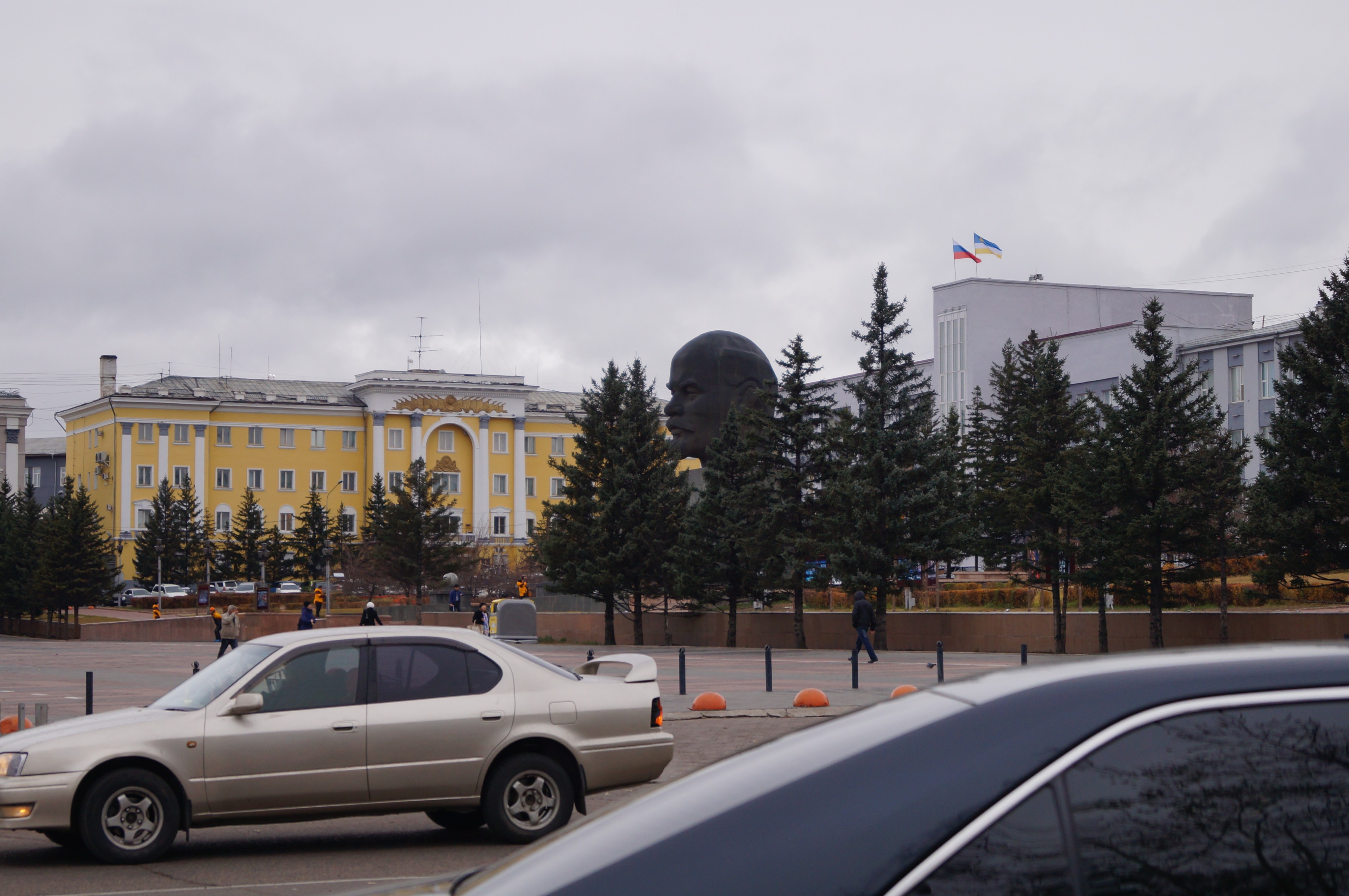 Улан-Удэ. Ленин прячется в еловой роще