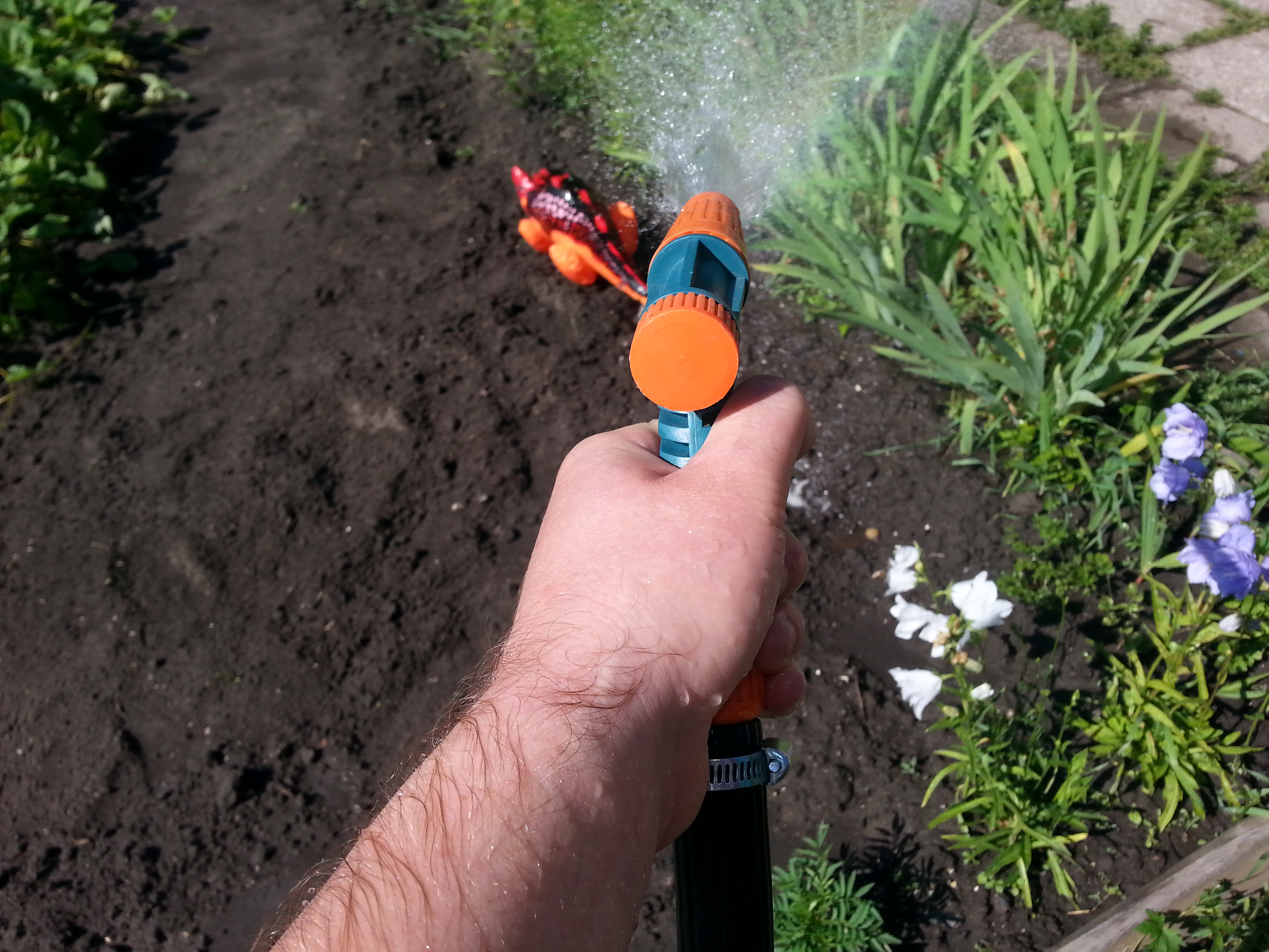 Рука Сирёги коия сжымаит лютобешаную паливалку3)))))))))))