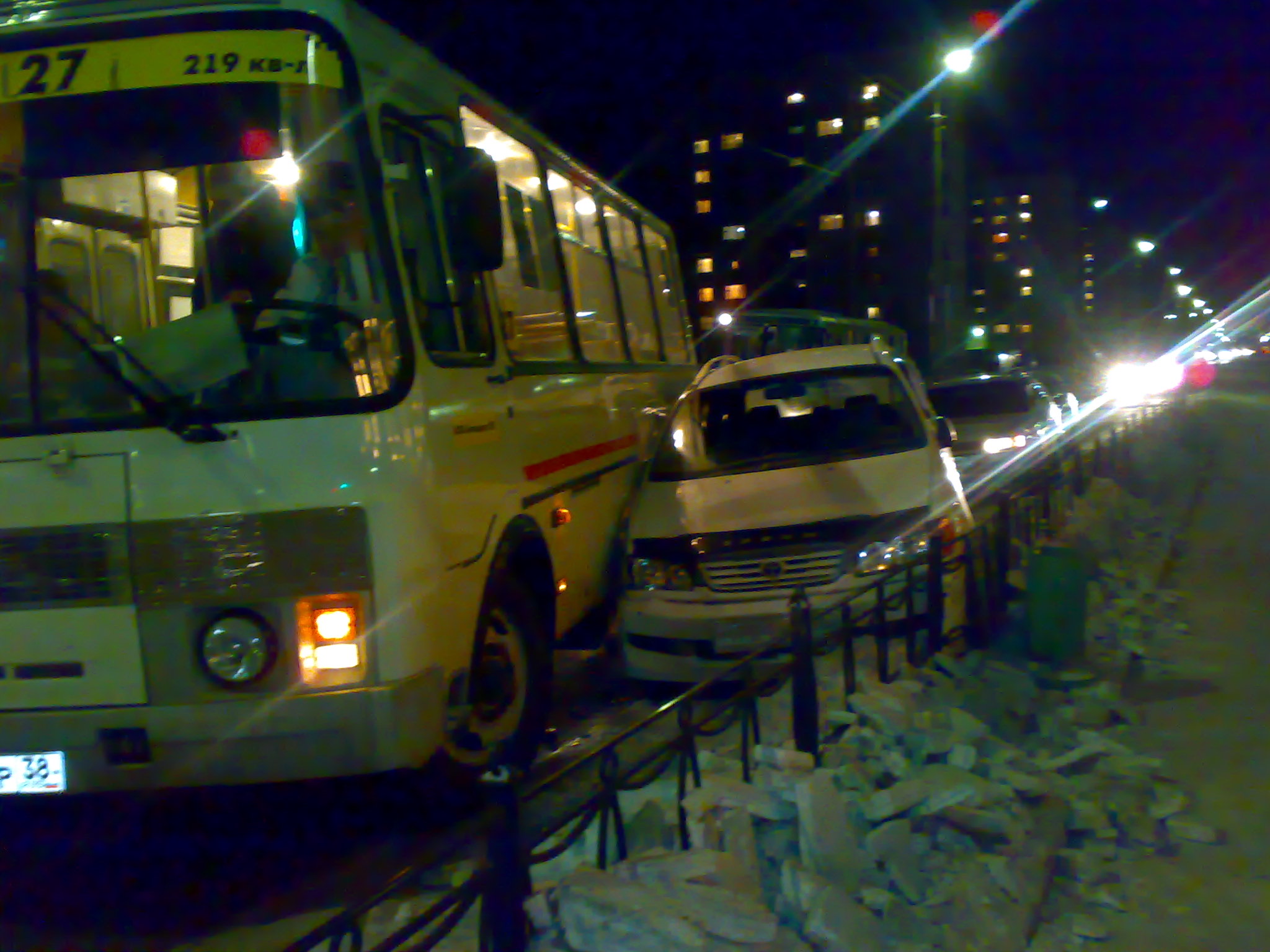 Авария возле к.т Родина  25.12.2010