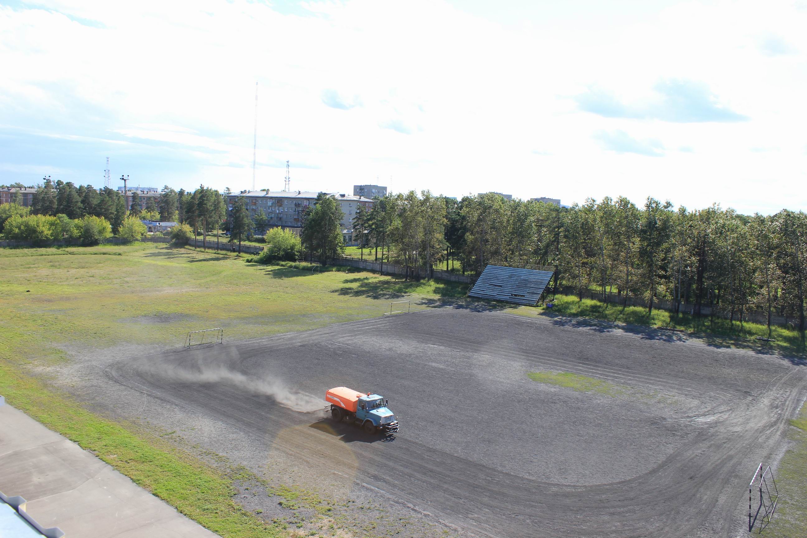 08. "Туберкулезное" поле для занятий футболом.