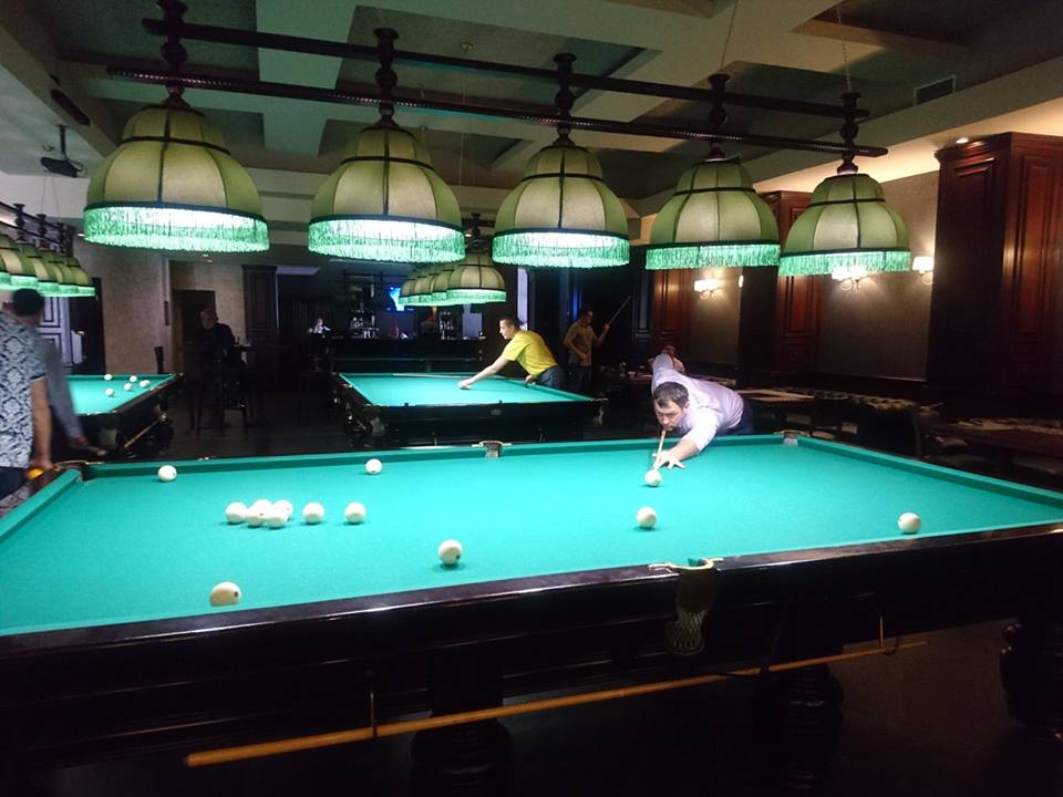 Турнир по бильярду в "Сытом маркёре"
