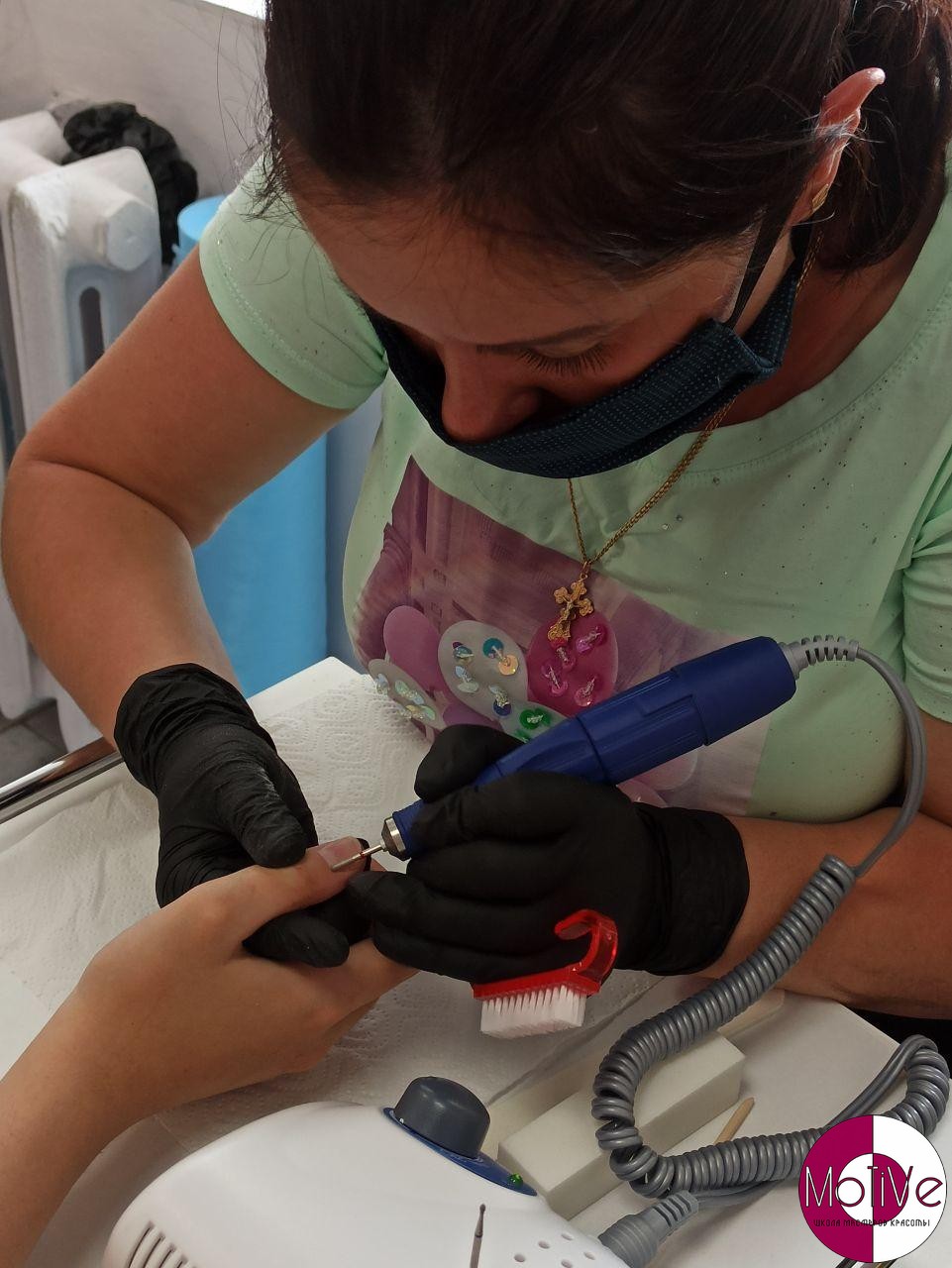 Обучение маникюру на практике