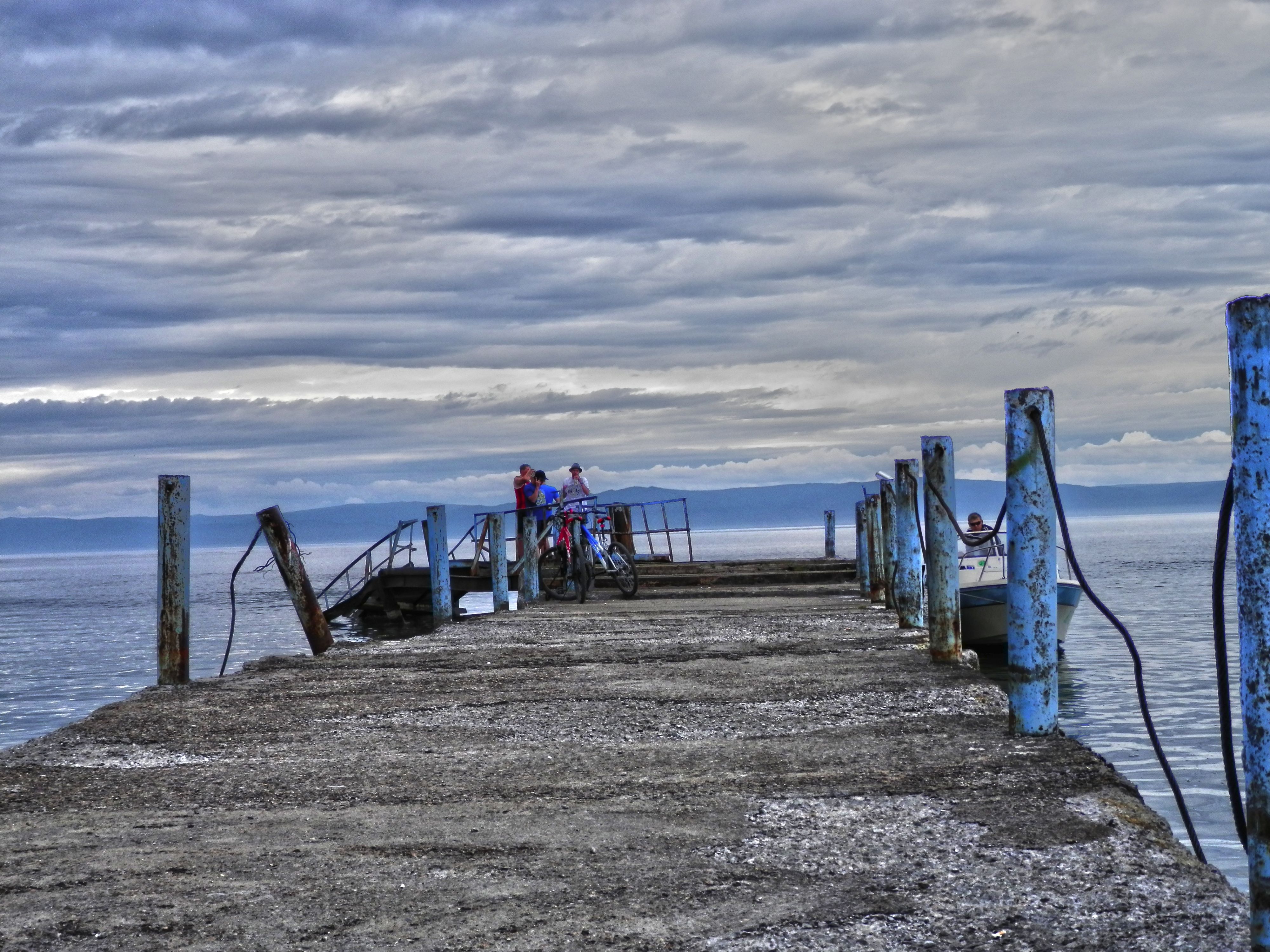 утулик пирс на берегу