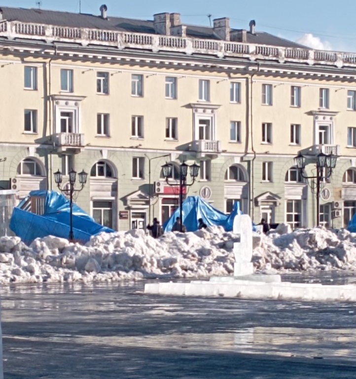 Ледовый городок "уплыл" Ледовый городок "уплыл"