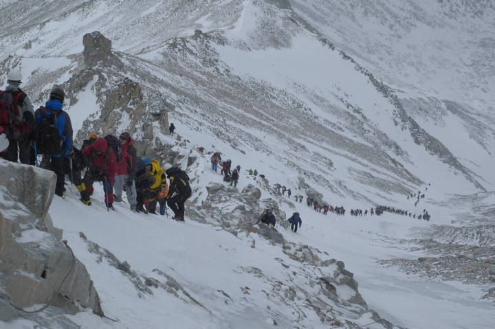 Паровоз -  вид с вершины Мунку-Сардык 