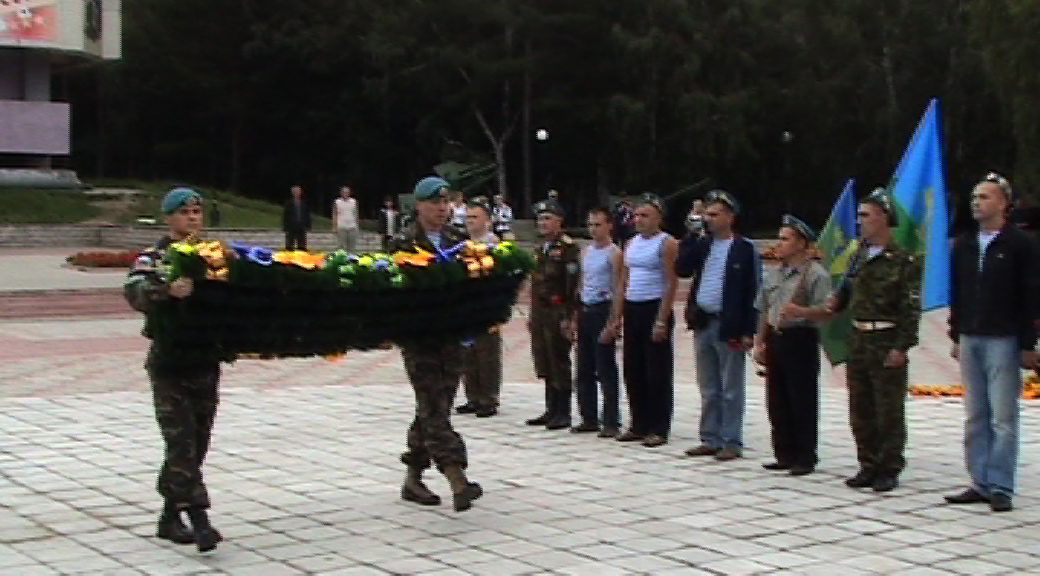 У музея Победы