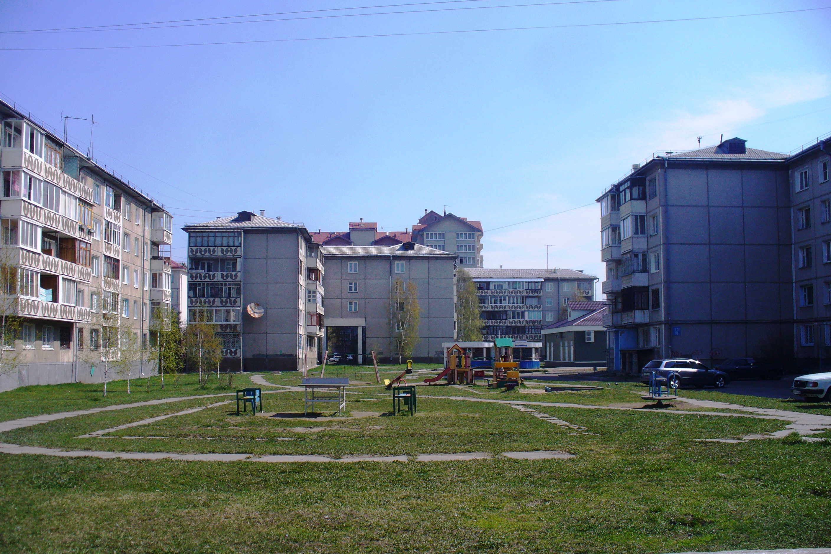 Ангарск. Обычный дворик в 18 м-не