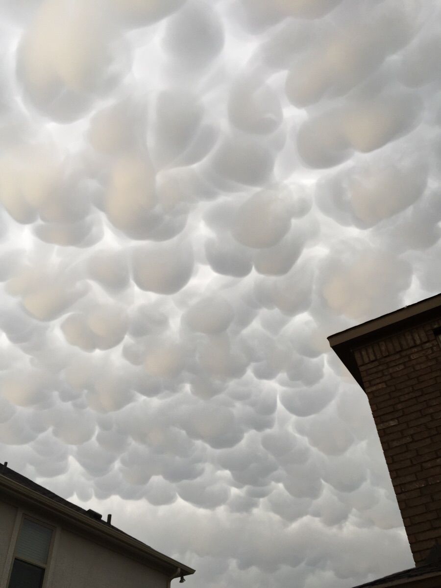 Необыкновенные облака где то в государстве заморском)))