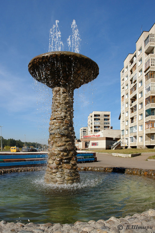 Фонтан на Ангарском проспекте.