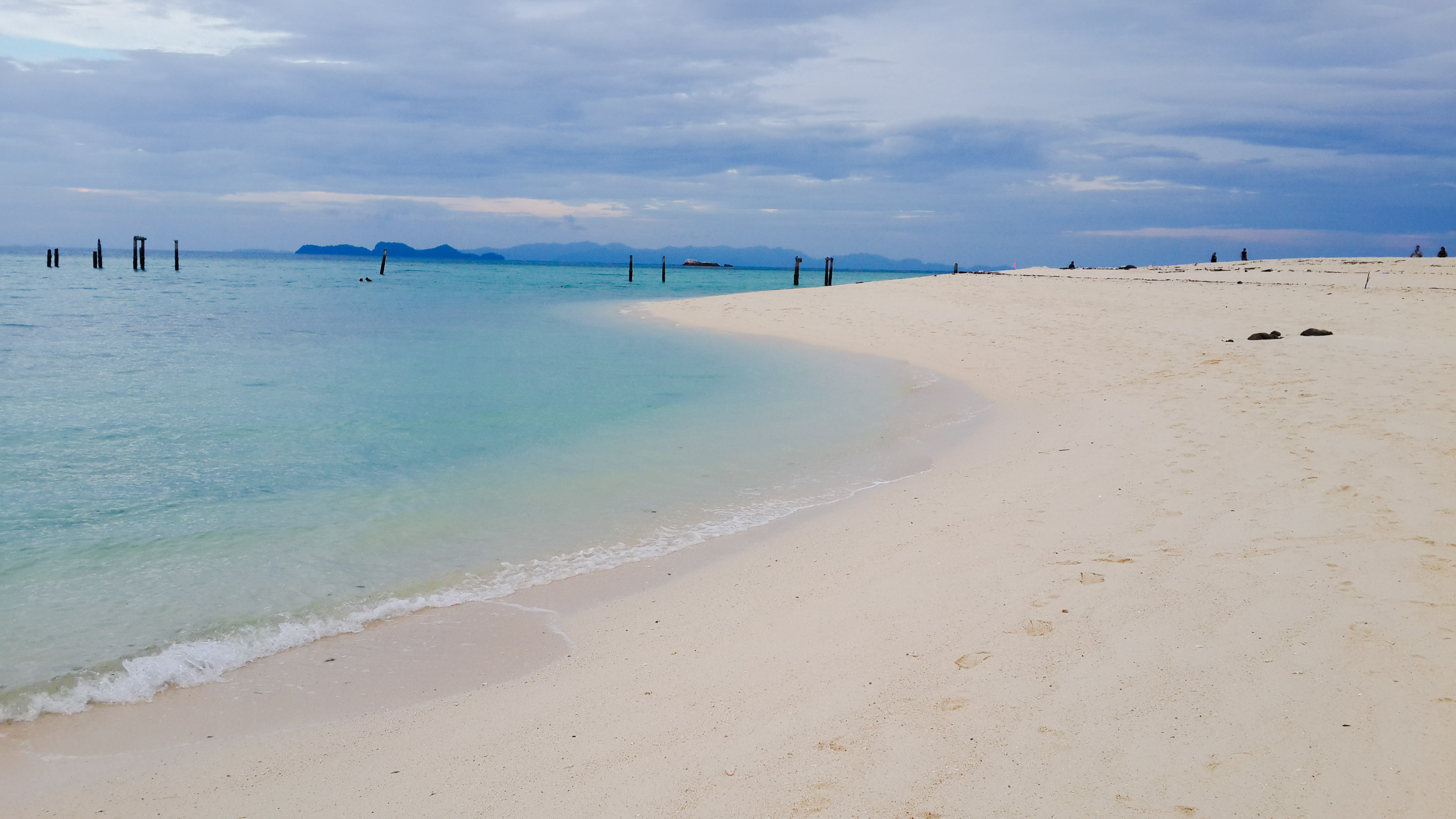 пляж снежного цвета 