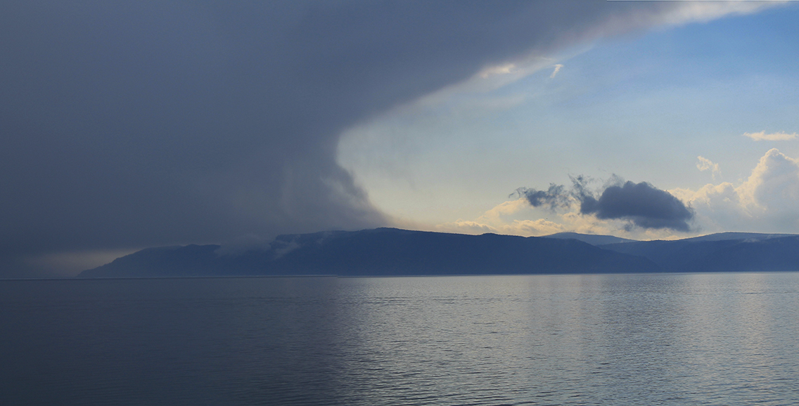 Тучка на весь Лиственничный залив