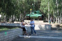 раздаем сувениры всем!