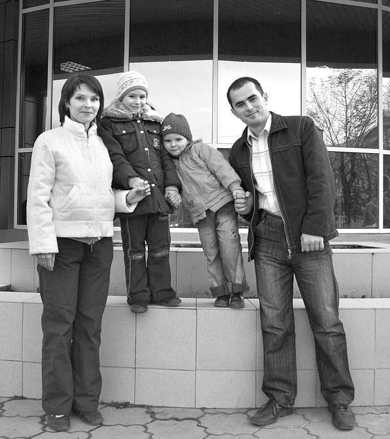 Ирина, Полина, Маргарита и Максим всё делают вместе