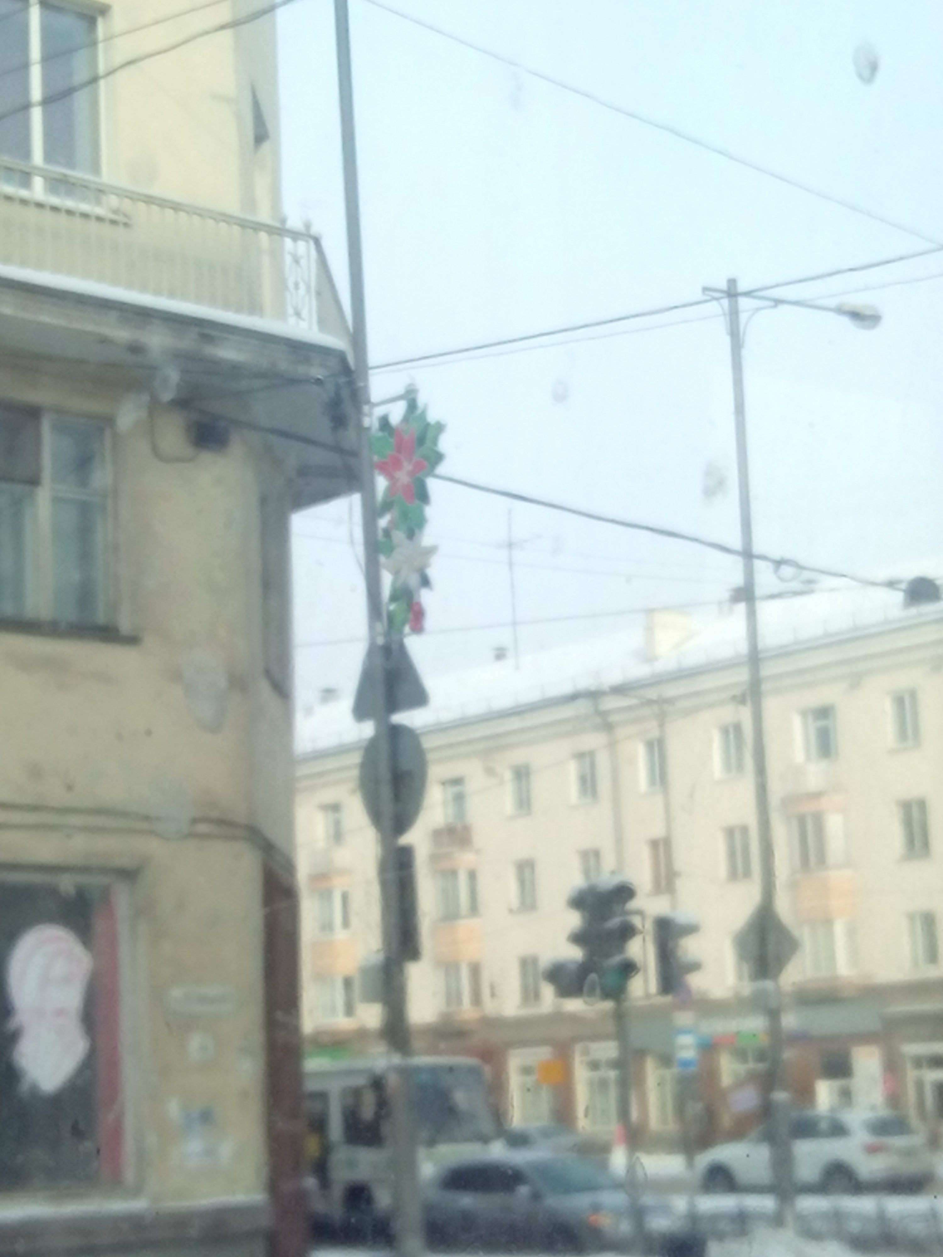 зачем вешают цветы под НГ?