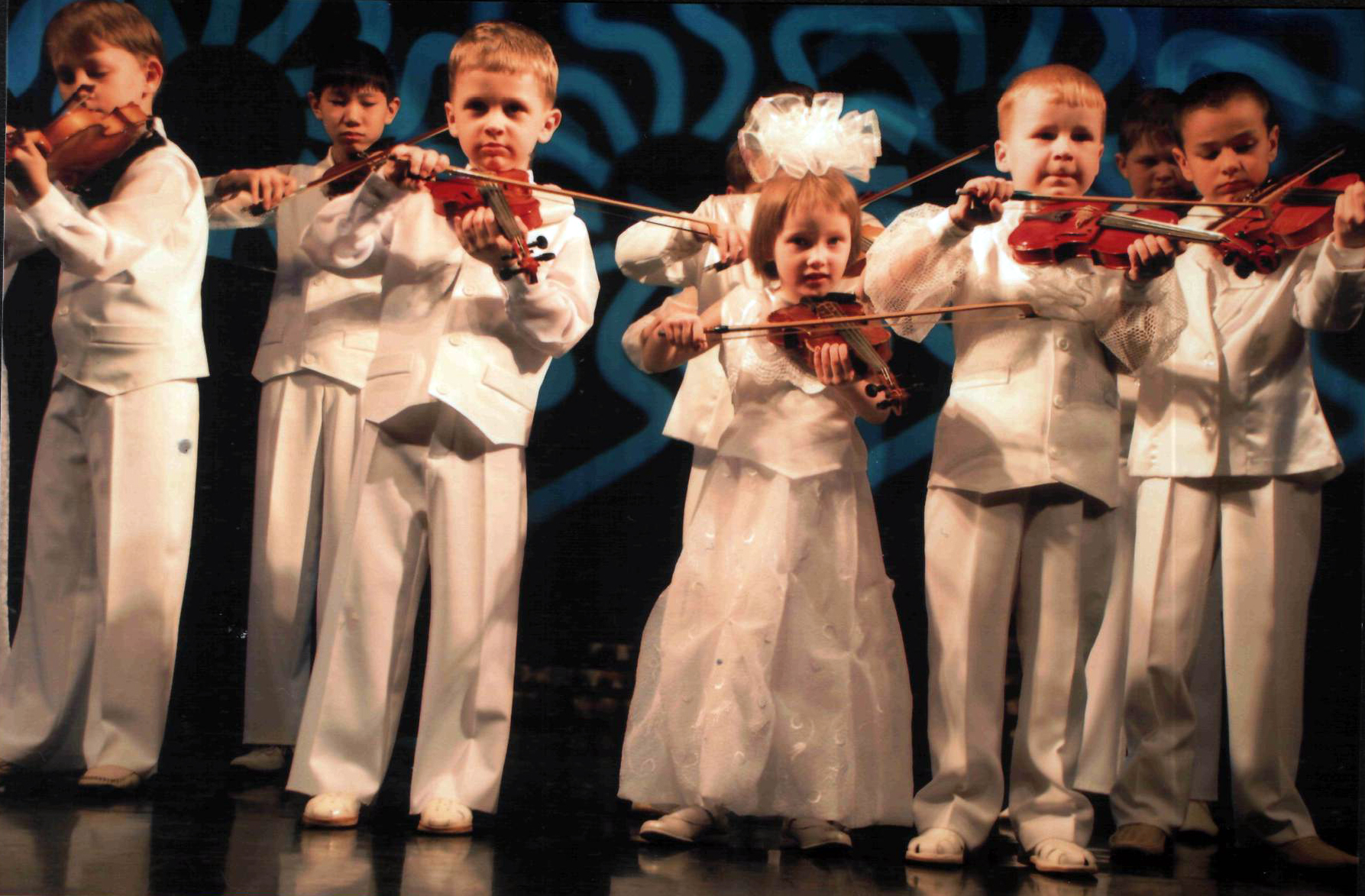 Юная скрипачка