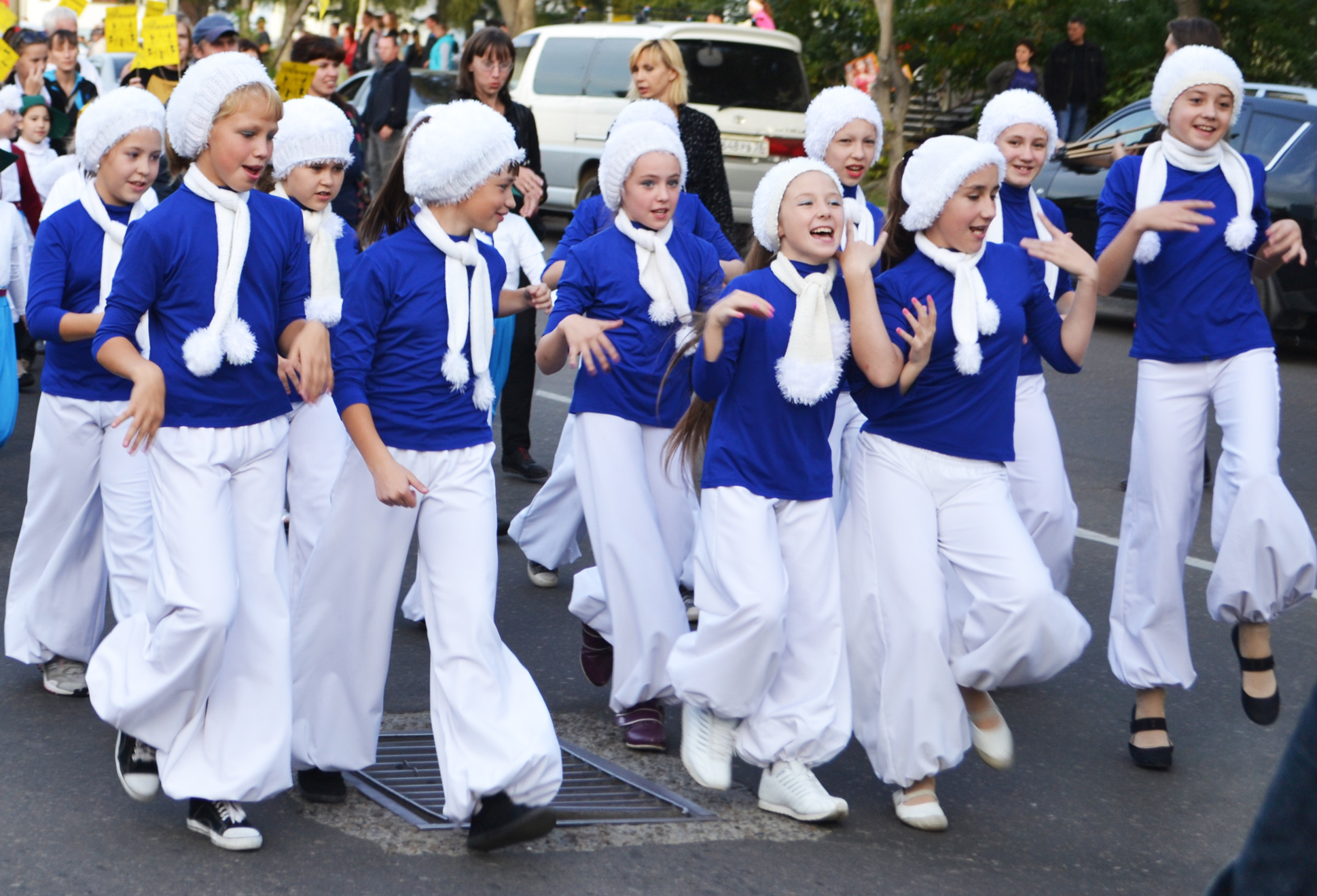 11 сентября. Шествие в честь юбилея ДК "Современник". Фото Елены Пешковой