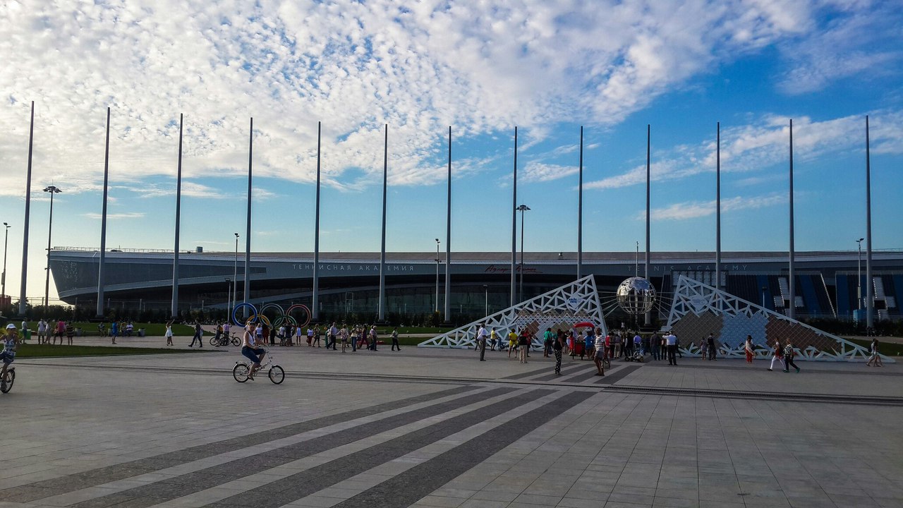 Олимпийский парк - тут были флаги стран-участниц Олимпиады