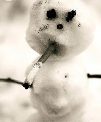 Курящий снеговик