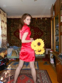 Девушка и ковер