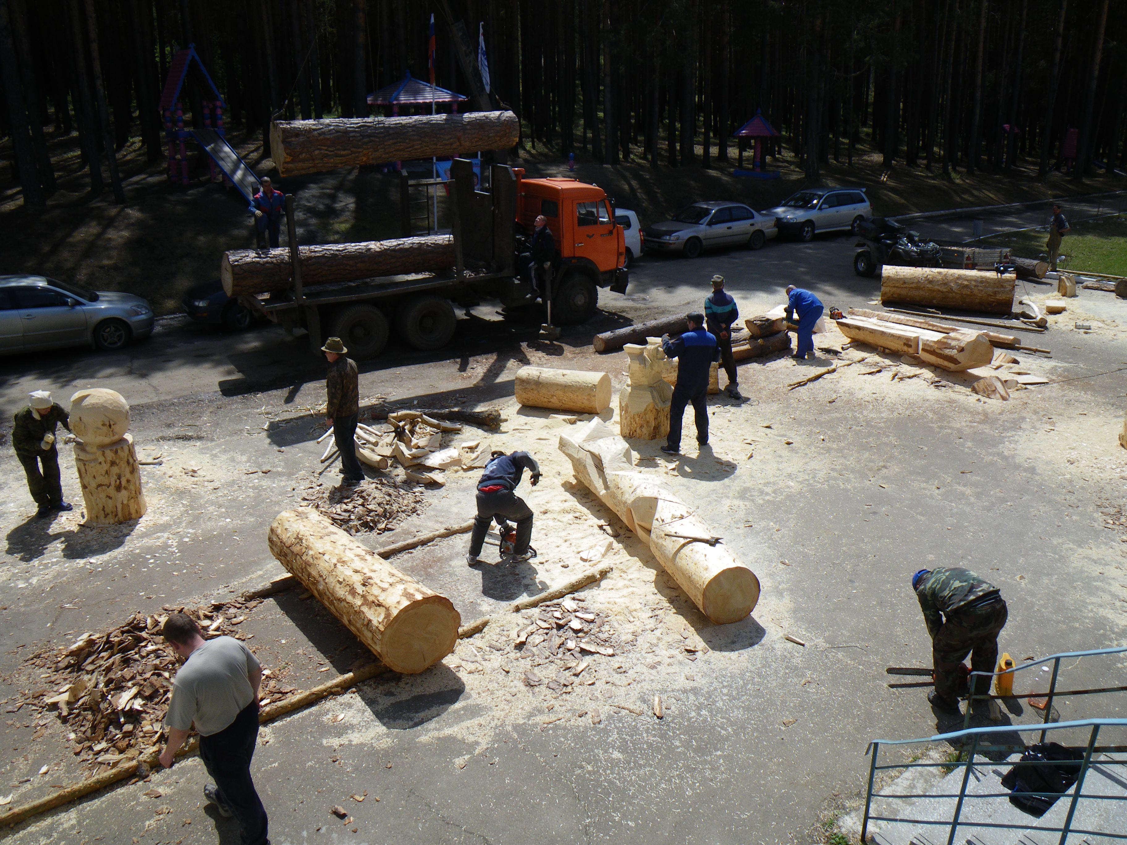 Ангарскую сосну для мастеров предоставило ЗАО «Савватеевское». Автор фото: Шура Шестаков