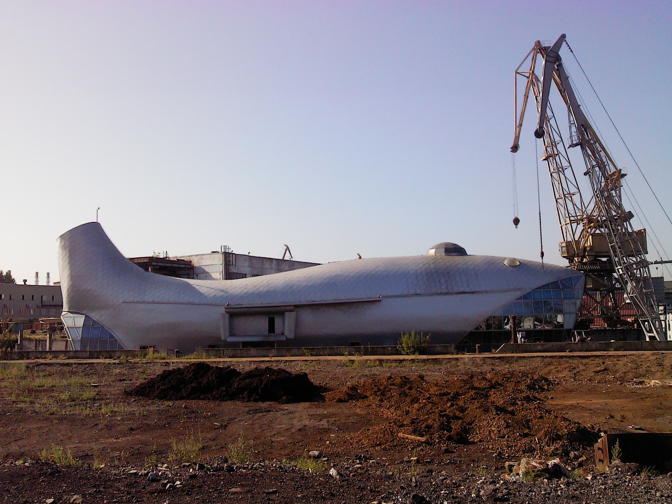 похож на рыбу