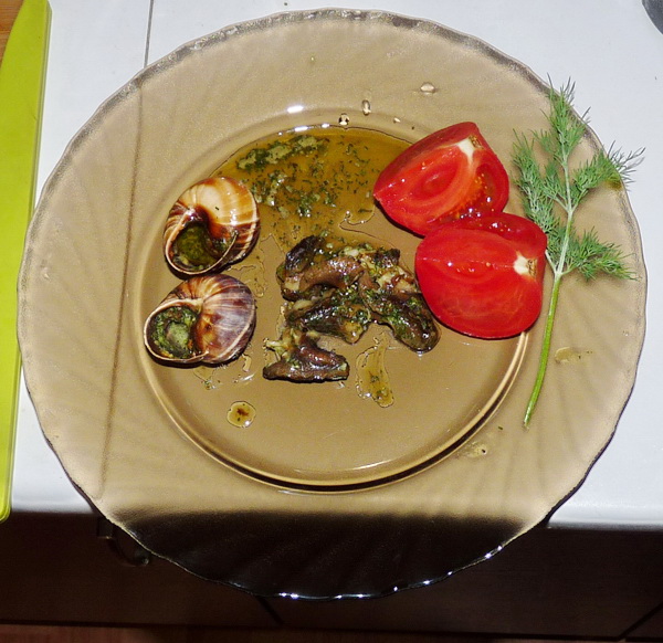 улитки и два помидора))))))