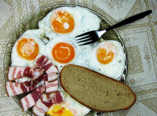 сало и яйичнеца)))))